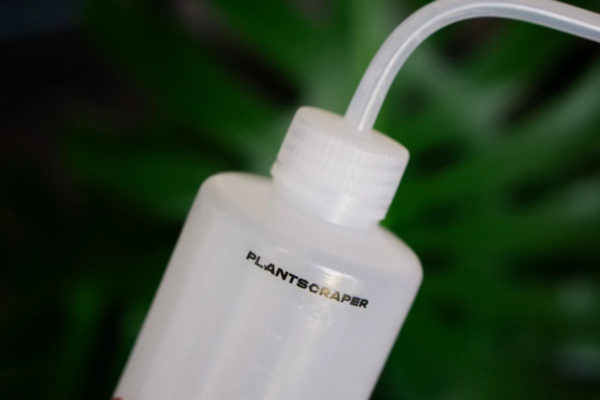 (250ml) Flasticka na polievanie rastlin a tyci Plantscraper