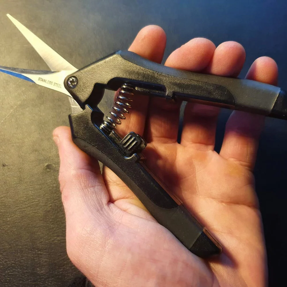 Zastrihavacie noznice na izbove rastliny a odrezky