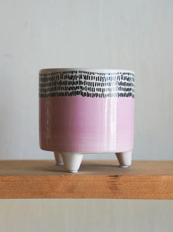 Keramicky kvetinacik na nozkach (Ruzovy)