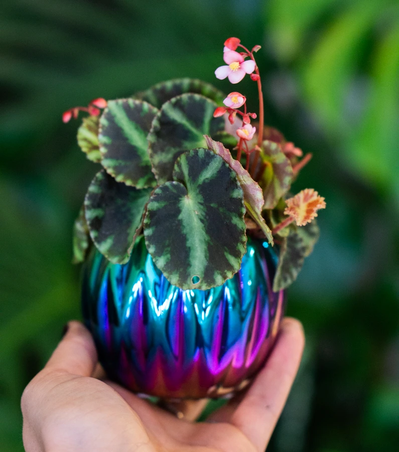 Keramicky kvetinac Pluto