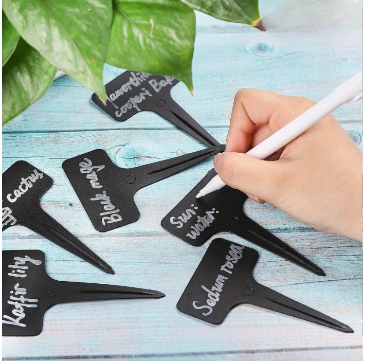 Cierna zapichovacia menovka pre rastliny