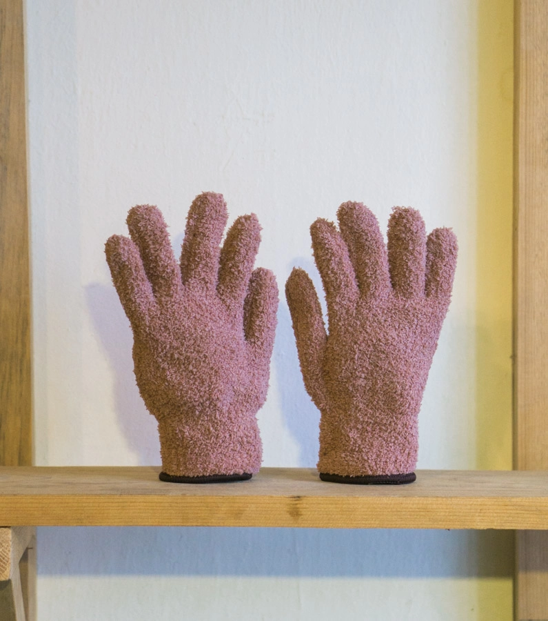 Rukavica na cistenie listov