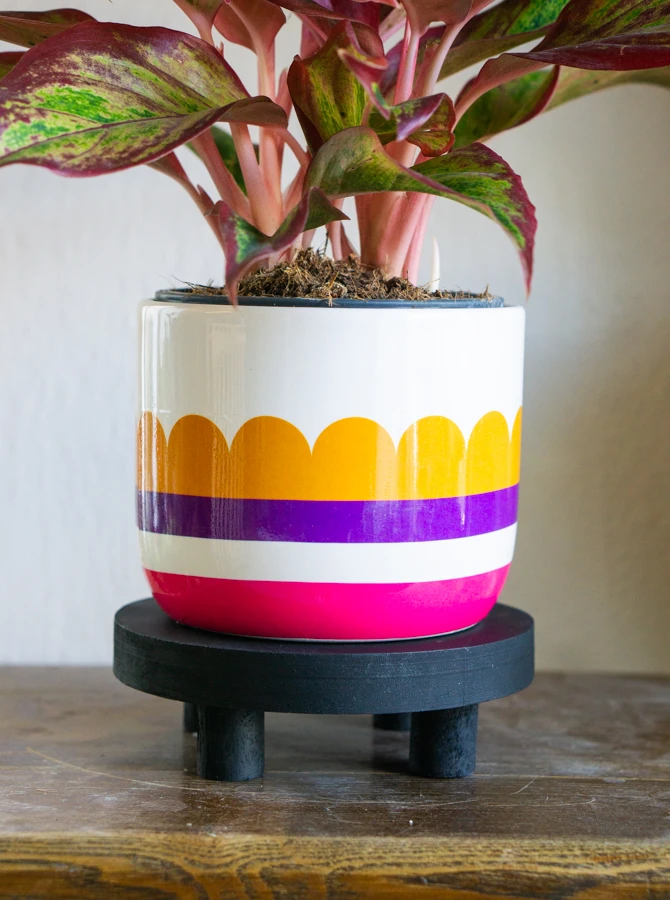 Dreveny stojan na kvetinac (mangove drevo)