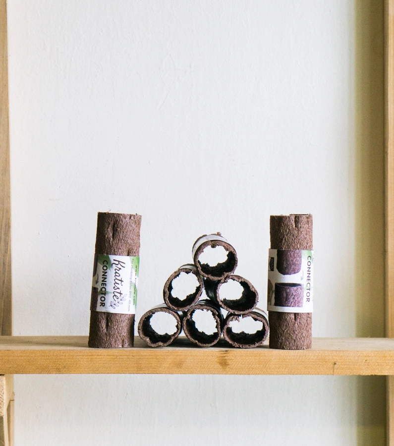 Kompostovatelna oporna tyc pre izbove rastliny